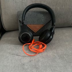 JBL Bluetooth Headphones with Case And Charger Cord