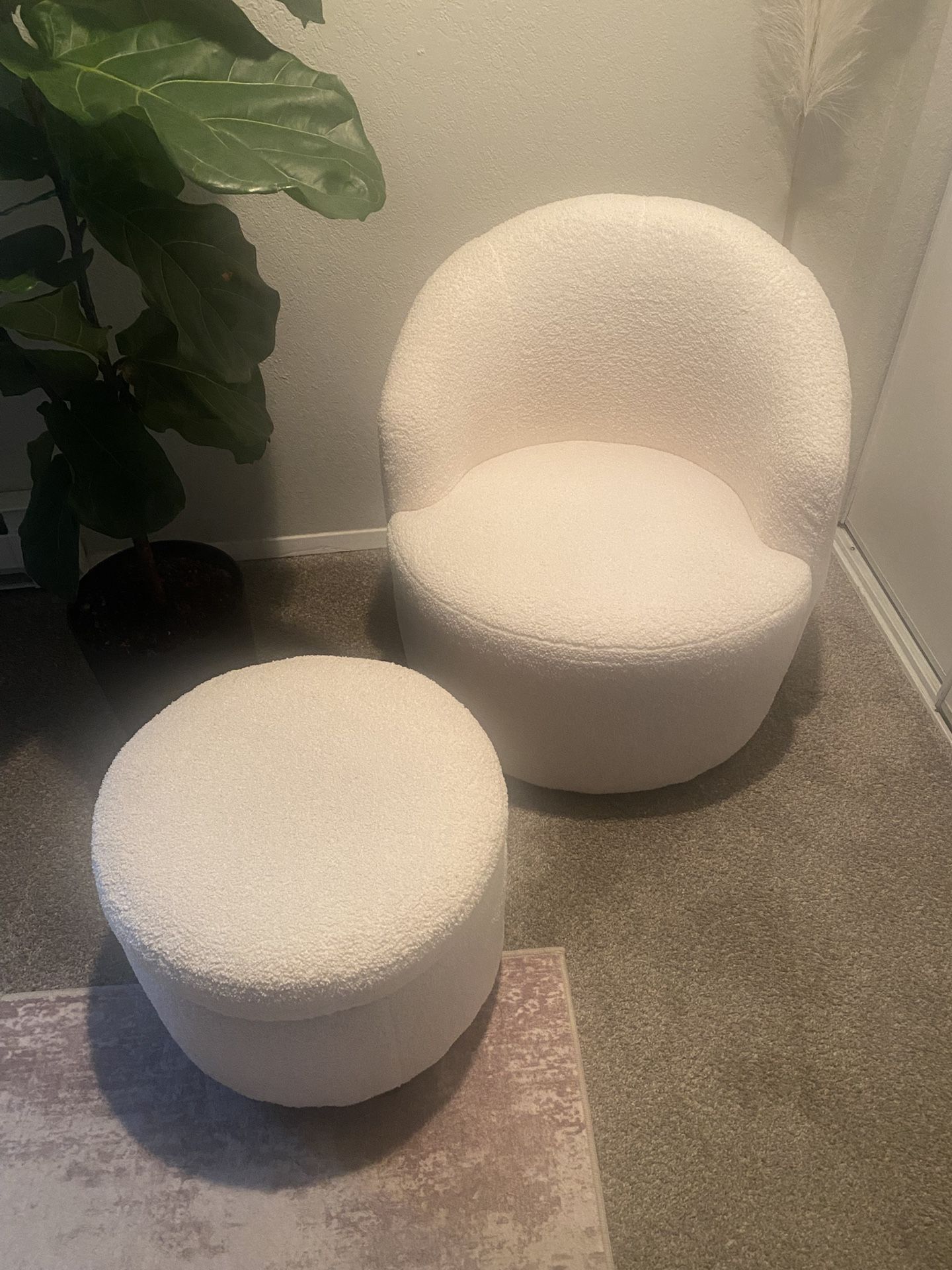 Swivel Chair W/Ottoman