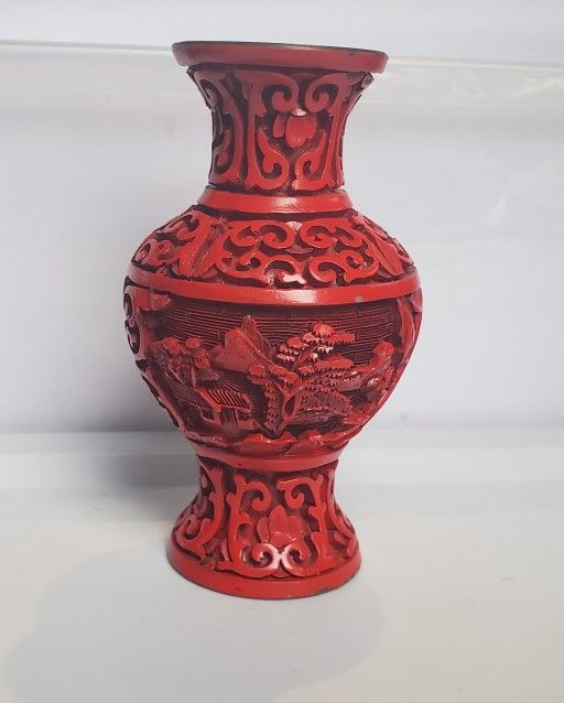 VINTAGE CHINESE CARVED RED CINNABAR LACQUER ON PORCELAIN FLORAL VASE 4 IN
