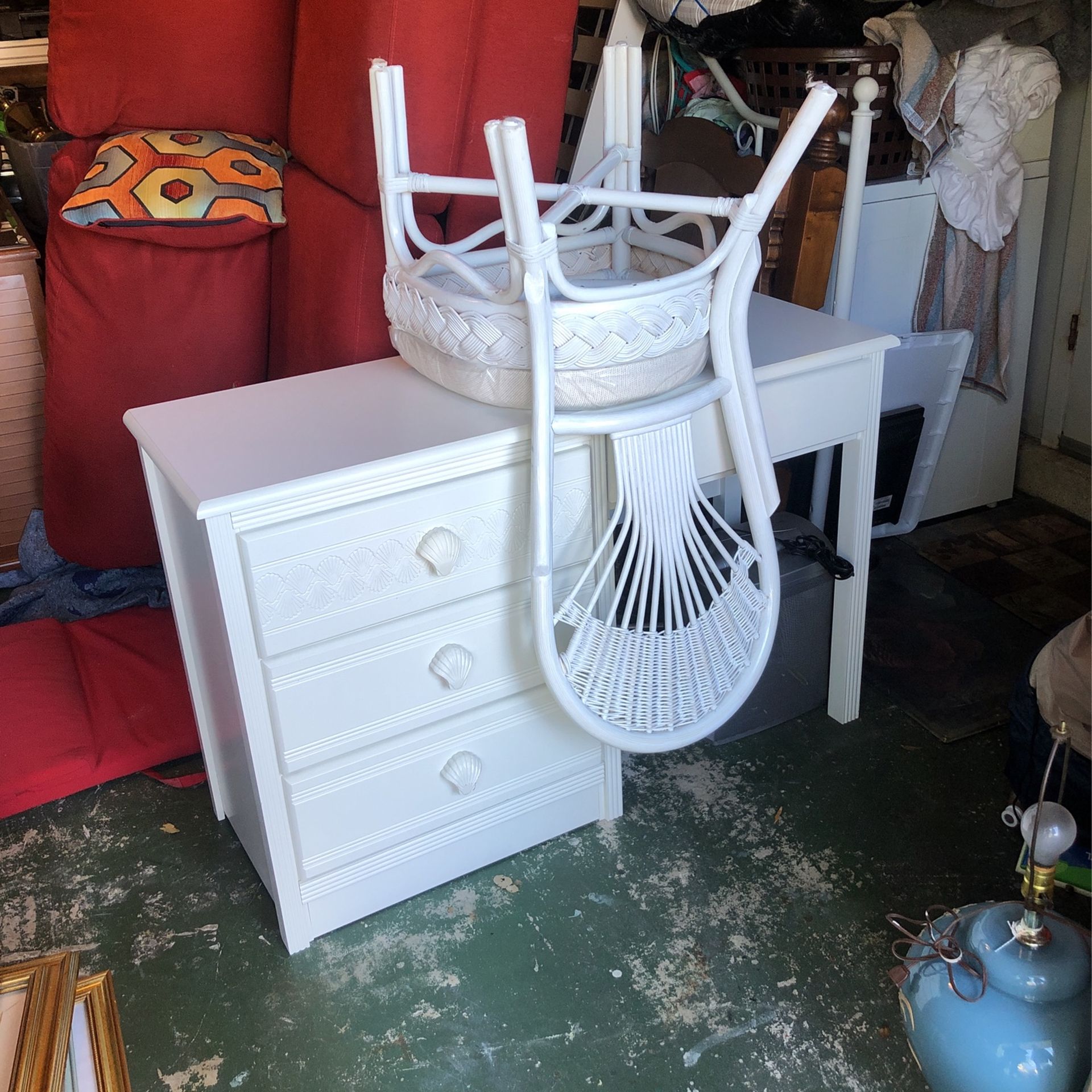 Beautiful White Desk And Chair