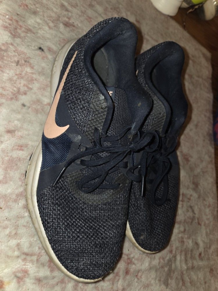 Nike Tennis Shoes 
