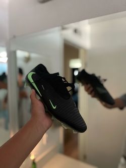 Size 9.5 Nike phyhoms
