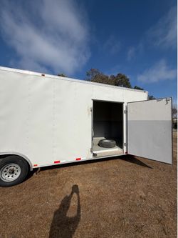 28 ft enclosed trailer