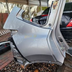 Honda CR-V Right Rear Quarter 