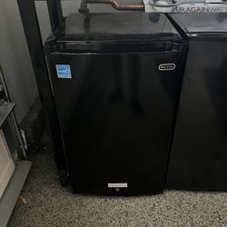 Black Whynter 3.0 cu ft Energy Star Upright Freezer 