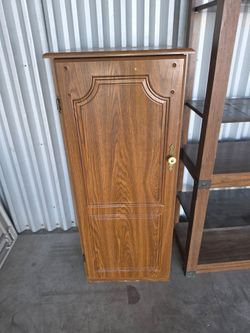 Linen cabinet