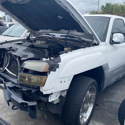 2001 Chevy Avalanche FOR PARTS ONLY 