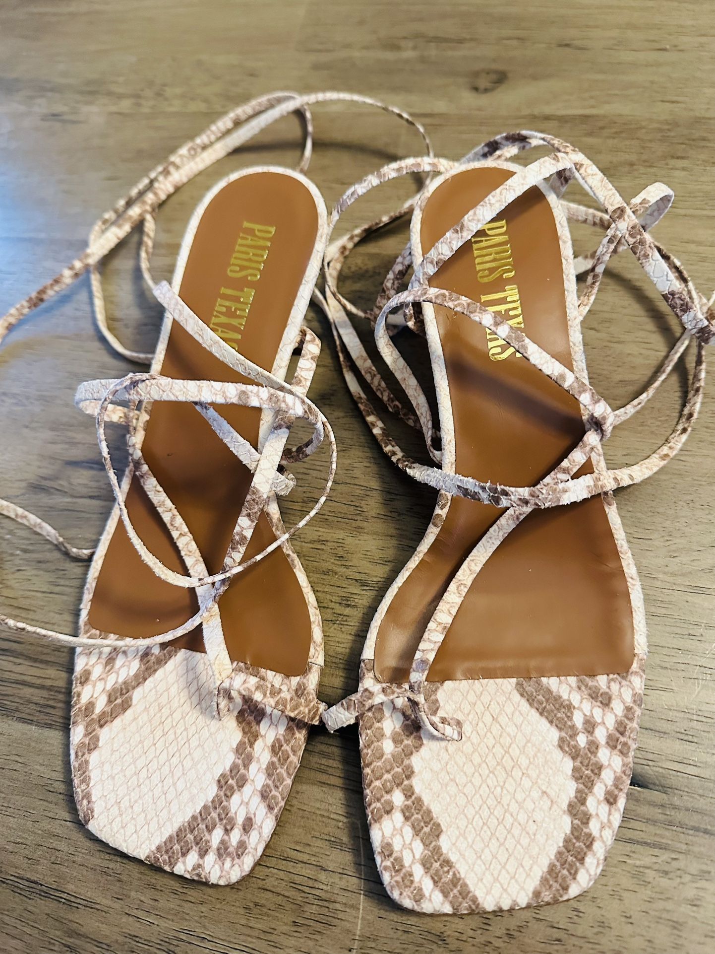 GUCCI SHOES SIZE 71/2 PERFECT CONDITION REGULAR PRICE ITS $1090 Firm Price AUTHENTIC SHOES 