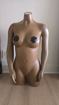 Female mannequin torso