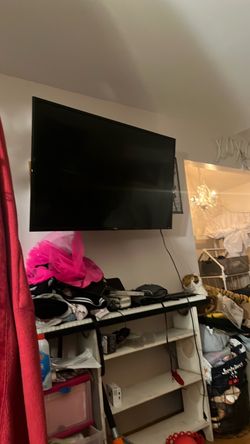 Mint  condition 68 in tcl flatscreen