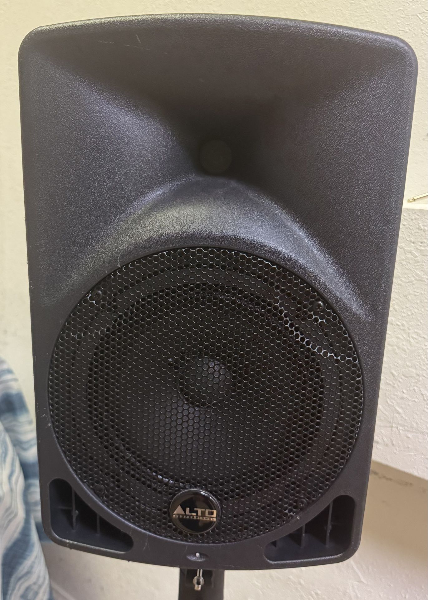 Alto 8 Speaker Powered Speaker
