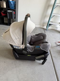 Nuna pipa Infant Car Seat + Base