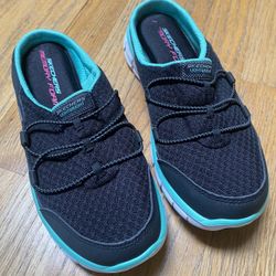 Women’s Sketchers Slip On Memory Foam 6.5