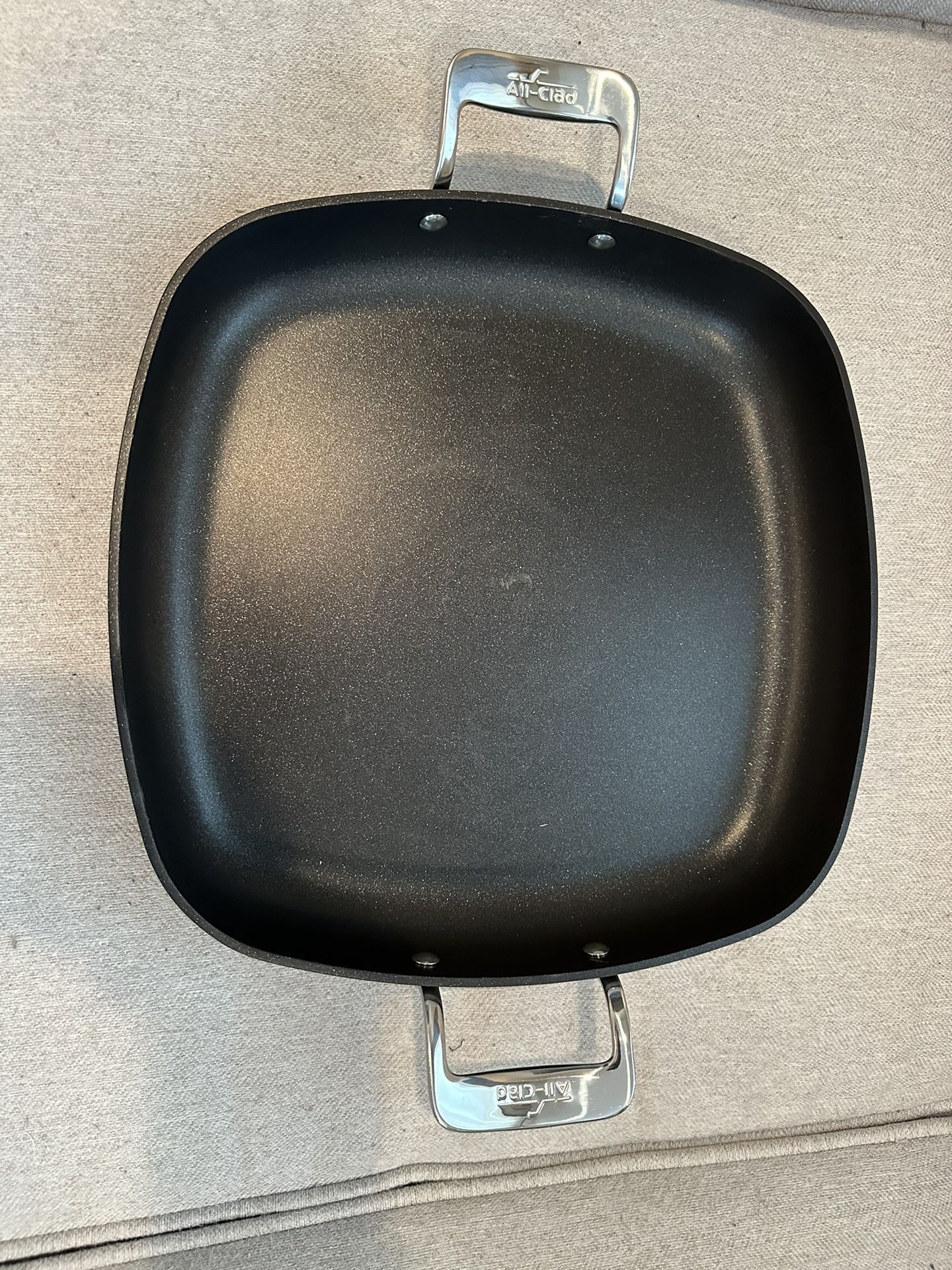 All-clad Essentials Nonstick 13" x 13" Square Pan