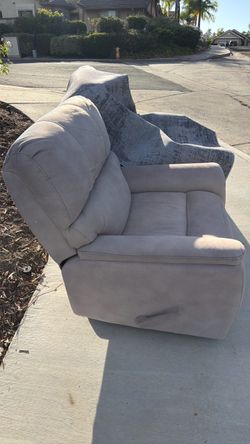 2 FREE recliners with ZERO issues . In excellent shape from Costco