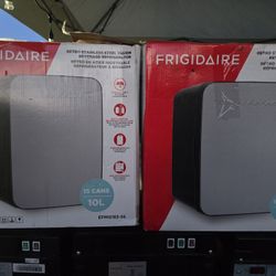 Frigidaire Retro. Mini Personal Fridge Cooler