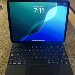 2022 iPad Pro With Apple Magic Keyboard