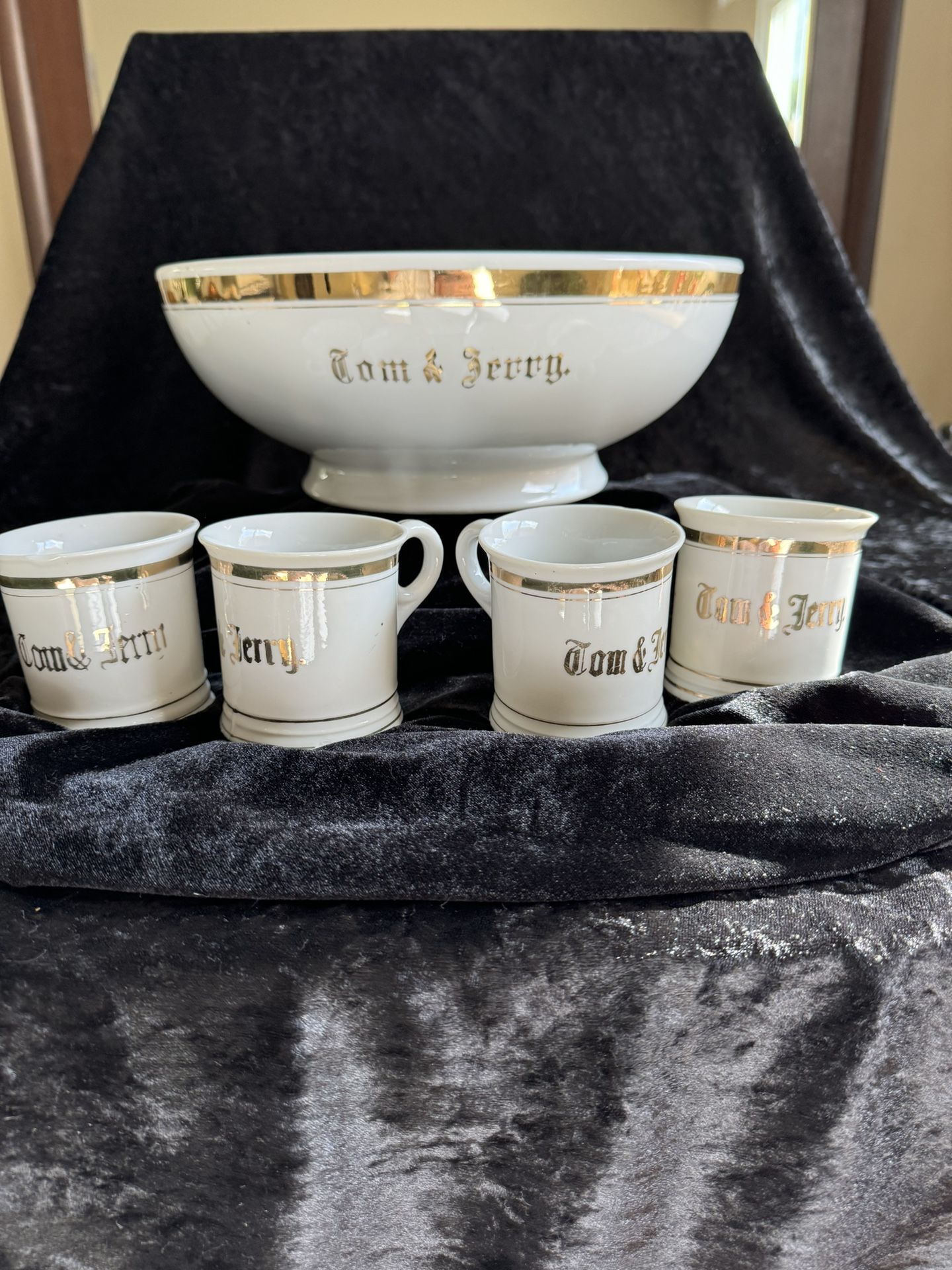 Vintage Tom & Jerry Punch Bowl Set Collectibles & Art