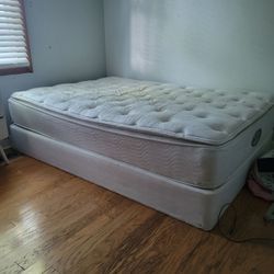 FREE Full mattress and boxspring