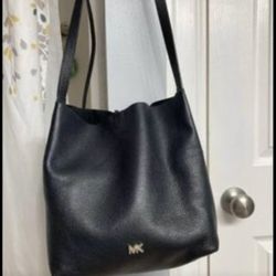 Like New Black Leather Michael Kors MK Handbag / Purse