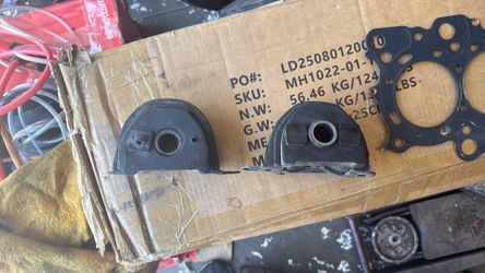 Integra/Civic lower mounts with Energy Suspension inserts