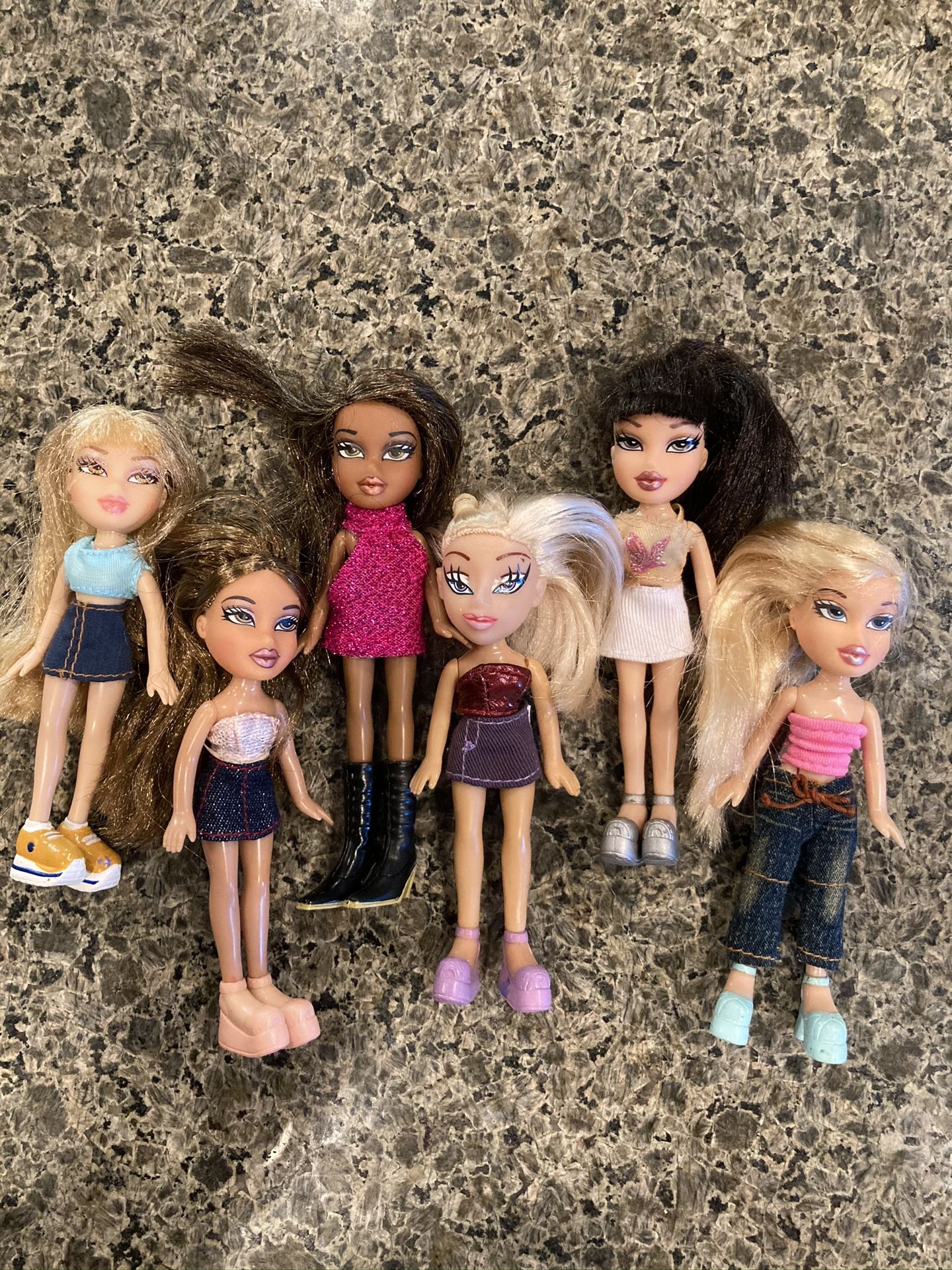 Bratz Dolls Minis- Lot of 6 plus Accessories