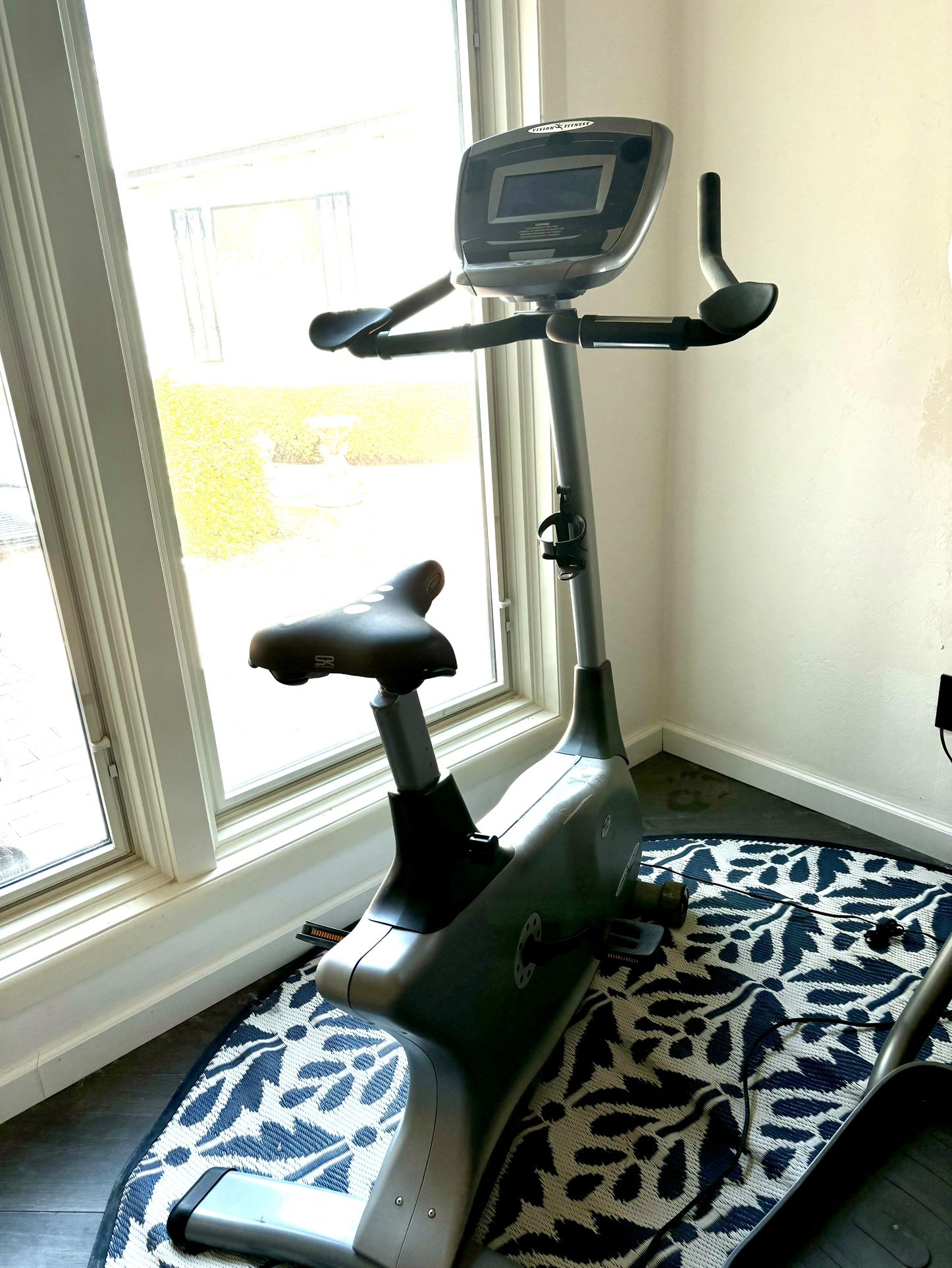 REDUCED!! Vision Fitness E3200 Upright Cycle
