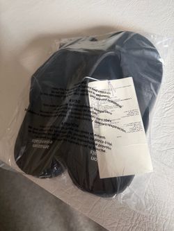 AMAZON ESSENTIAL FLIP FLOPS