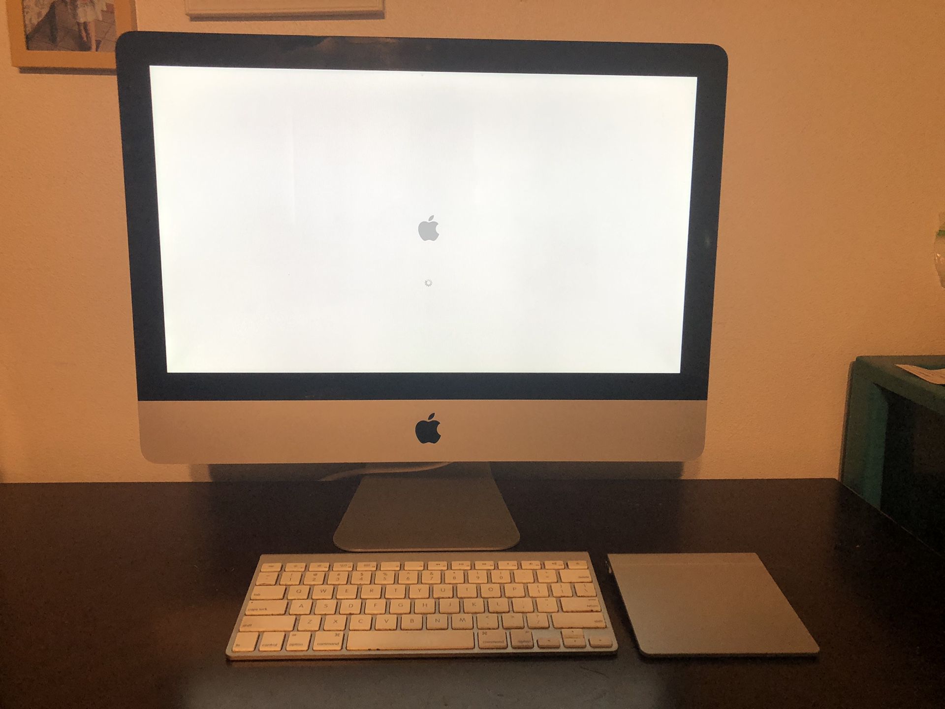 Apple iMac A1311 21.5" (Mid 2011) Core i5 2.5GhZ, 512GB, 4GB RAM