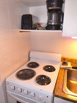 Apartment size electric stove