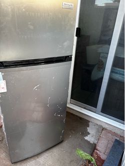 Medium Sized Frigidaire Refrigerator