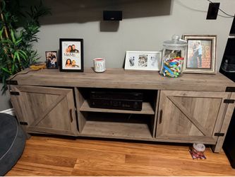 Entertainment center