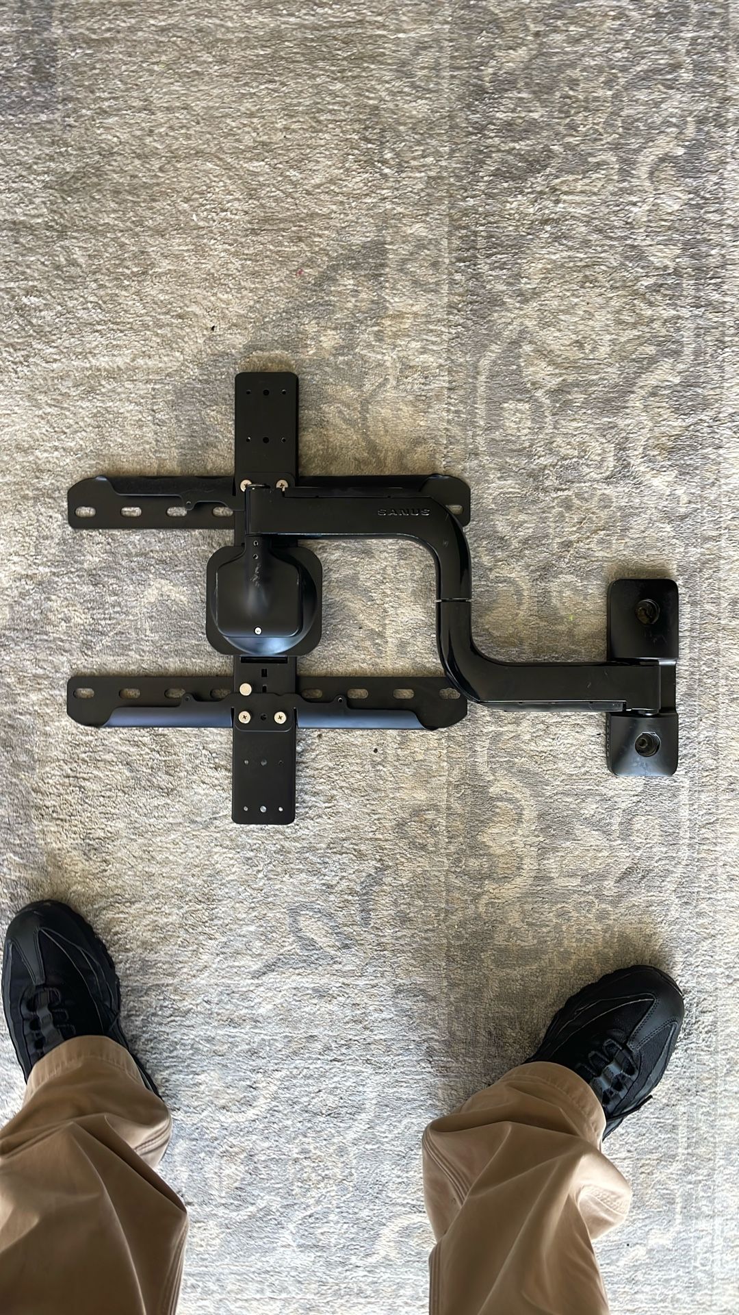 Wall mount for flat screen TV