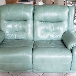 Electronic Reclining Loveseat