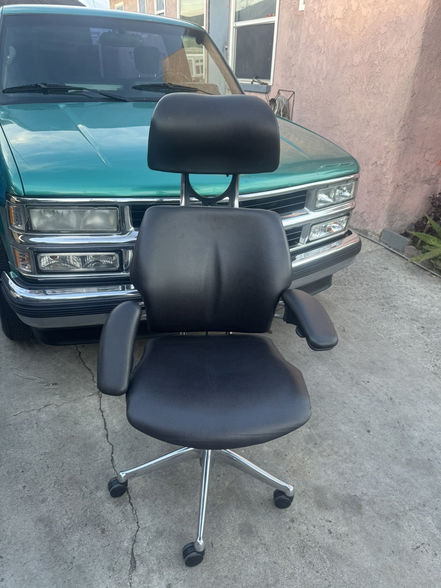 Human Scale Freedom Office Chair