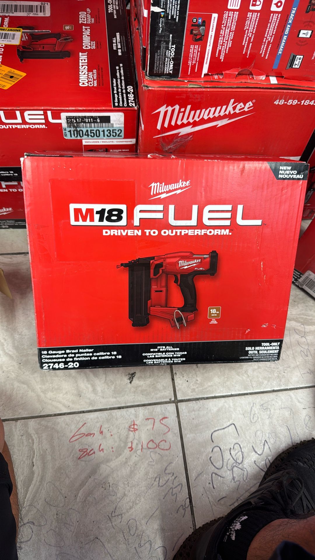 Mikwaukee M18 18 Ga Brad Nailer Finish Nailer