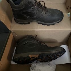 Juniors Mt Maddsen waterproof mid hiker dk brown full grain boots 6.5