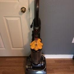 Dyson DC33 Upright Vaccum Cleaner
