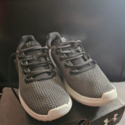Under Armour Shoes Size 10