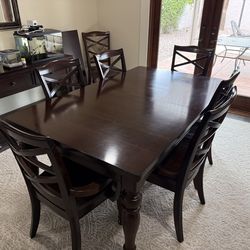 8 Seat Dinning Room Table w/leaf