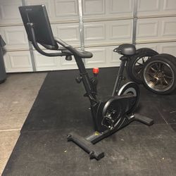 < Echelon Connect EX4s+ Sp... Echelon Connect EX4s+ Spin Bike with HD 39.6 cm (15.6 in.) Touch-screen Monitor