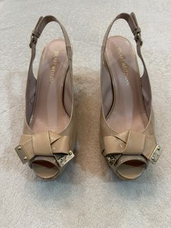 Stuart Weitzman Wedge in Tan with Gold details Sz 9