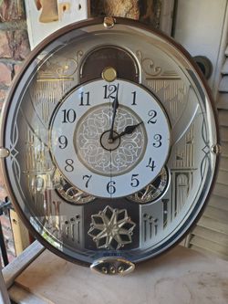 Seiako melodies in motion  clock
