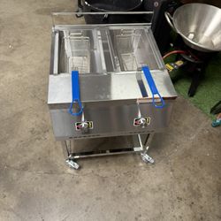 New Deep Fryer/ Nuevo Fridora De 2 Canastas Con Mangera 