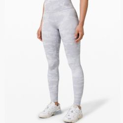 Lululemon Size 6 White Alpine Camo Jacquard Tight