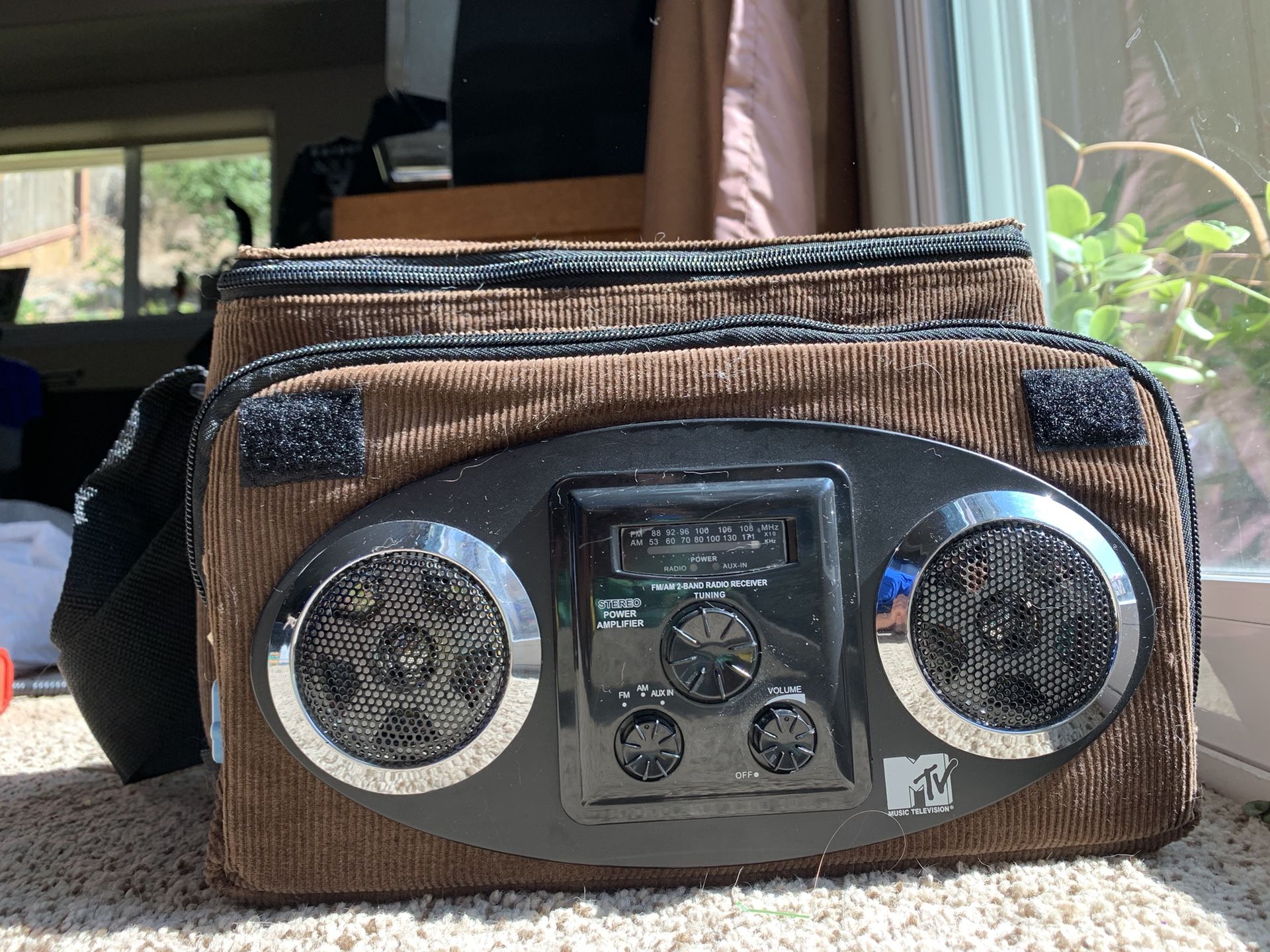 MTV Lifepod Cooler With Built In Radio And Speakers