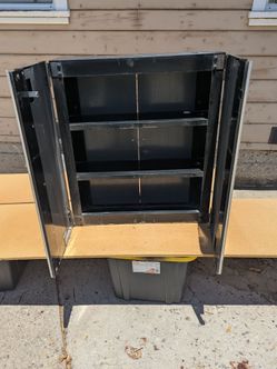 Husky Lockable shop cabinet 32x28x8