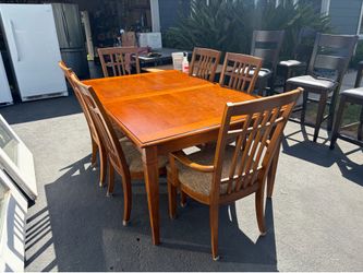 Solid Wood Dining Table, 6 Chairs and 2 leafs