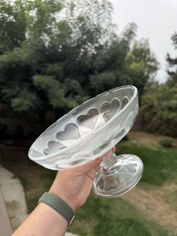 Stunning William Sonoma Heart Glass Footed Bowl