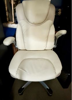 Executive Ergonomic Office Chair – Cream